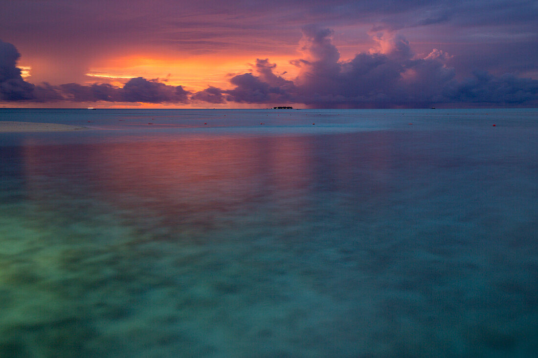 Sunset at Meeru Island Resort, Meerufenfushi, North-Male-Atoll, Maldives