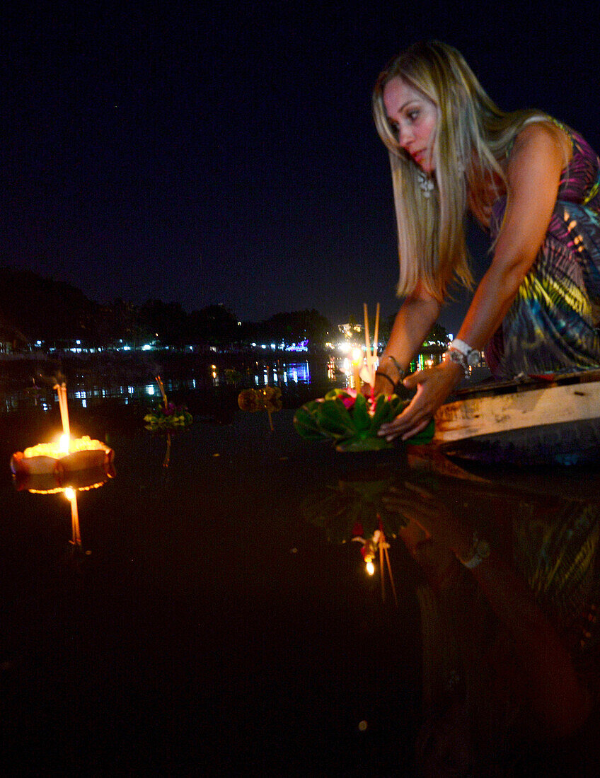 Loi Krathong-Fest am Fluß, Chiang Mai, Nord-Thailand, Thailand