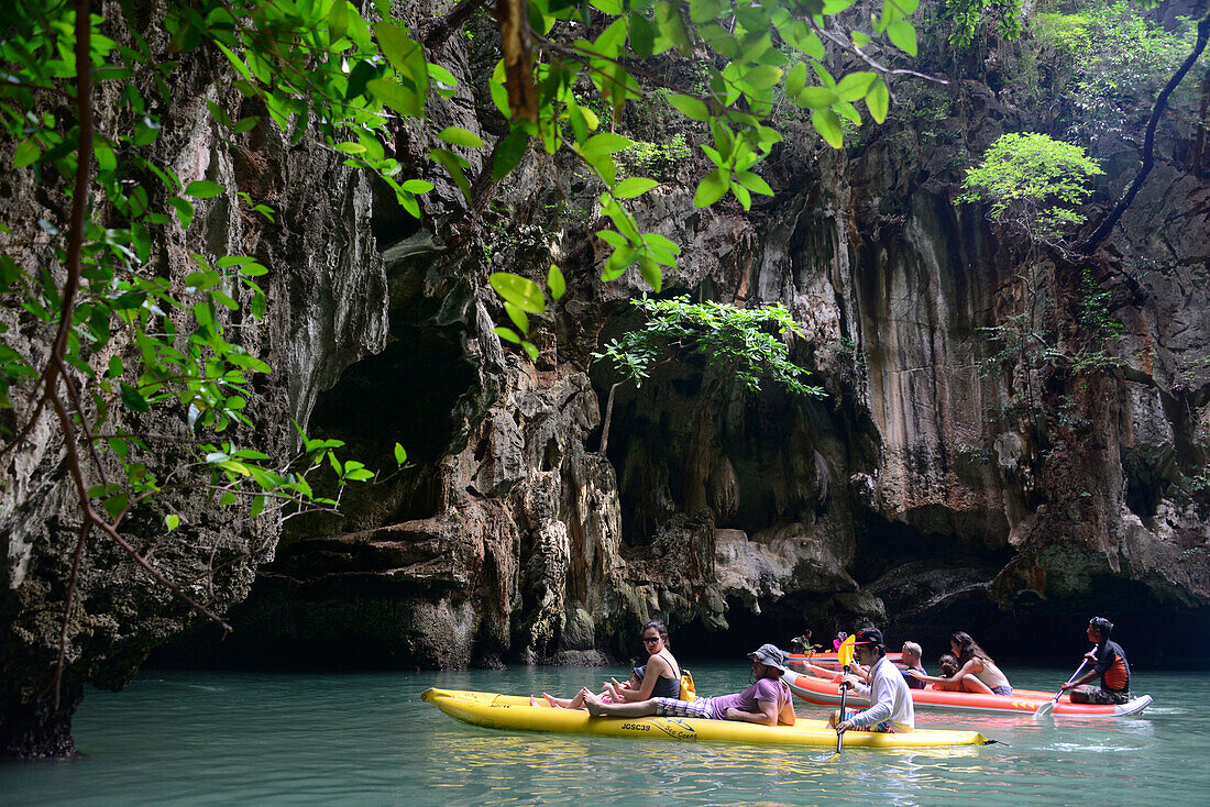 John Cray Sea Canoe Tour in der Bucht von Phang Nga bei Phuket, Thailand, Asien