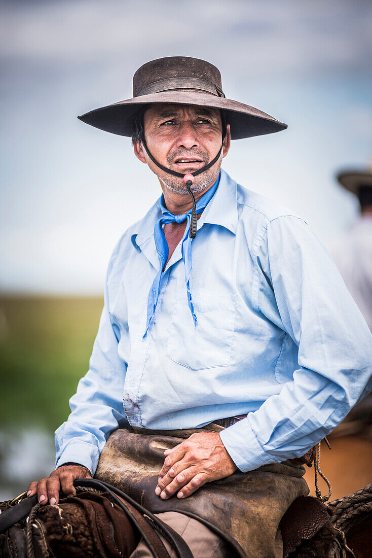 Gauchos on a traditional Argentinian cattle farm, Estancia San Juan de Poriahu, Ibera Wetlands, Corrientes Province, Argentina, South America