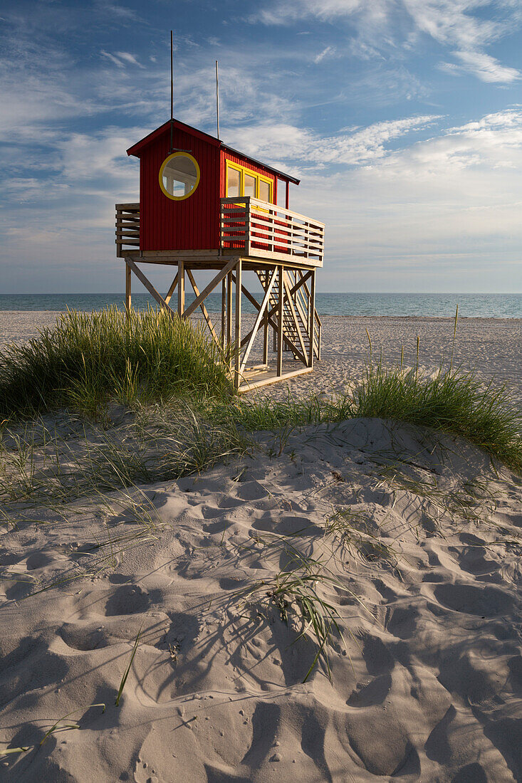 Lifeguard hut and sand dunes, Skanor Falsterbo, Falsterbo Peninsula, Skane, South Sweden, Sweden, Scandinavia, Europe