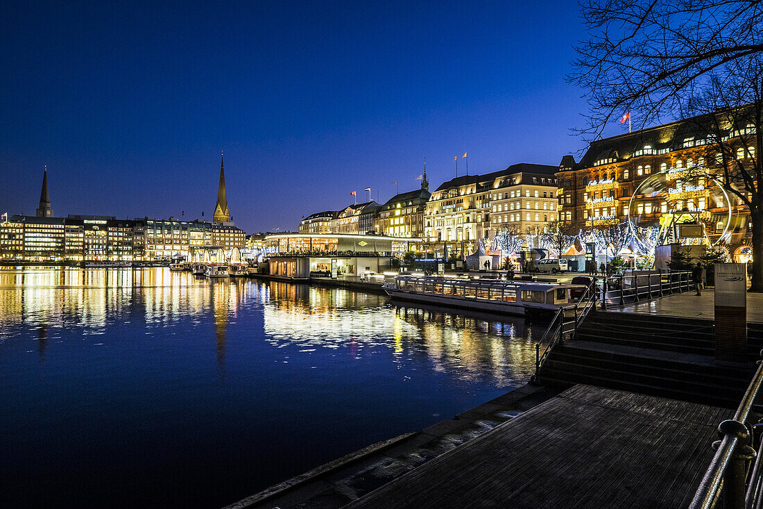 Christmas illuminations at the Binnenalster with view to the Jungfernstieg in Hamburg, north Germany, Germany