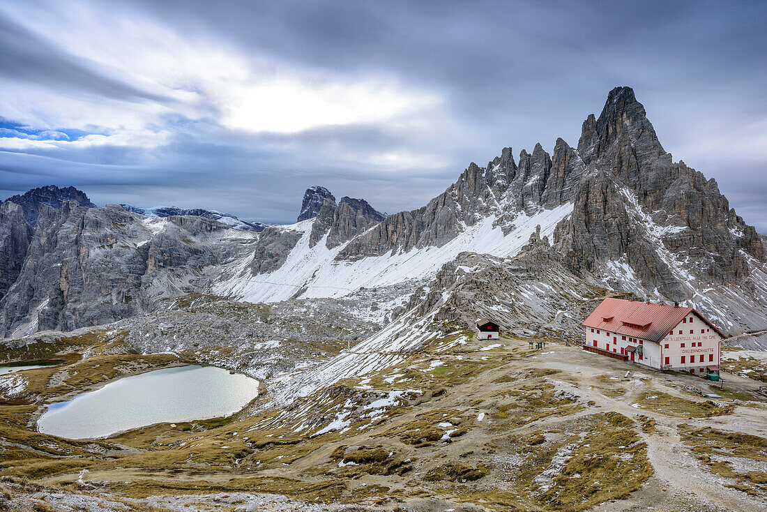 Bödenseen, Drei-Zinnen-Hütte und Paternkofel, Dolomiten, UNESCO Weltnaturerbe Dolomiten, Südtirol, Italien