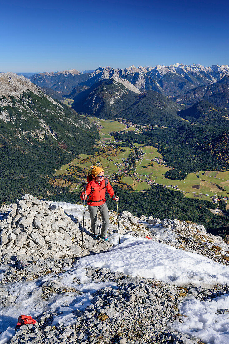 Woman hiking towards Hohe Munde, Seefeld Plateau and Karwendel in background, view from Hohe Munde, Hohe Munde, Mieming Range, Tyrol, Austria