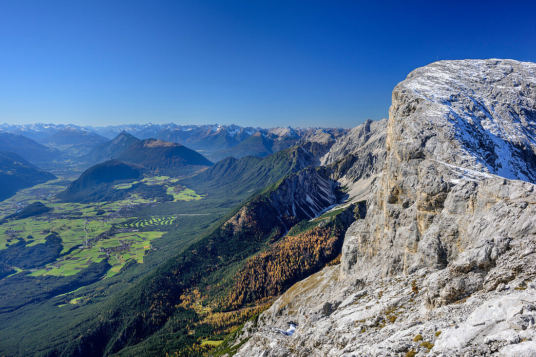 Blick auf Inntal und Hohe Munde Hauptgipfel, Blick von Hohe Munde, Hohe Munde, Mieminger Berge, Tirol, Österreich