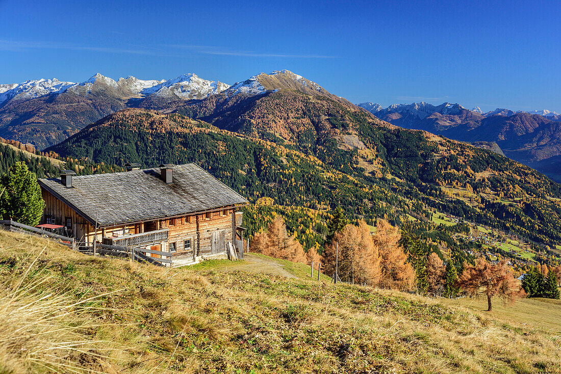 Alpine hut with Goldberg Range in background, Faschingalm, Schober Range, High Tauern, East Tyrol, Tyrol, Austria