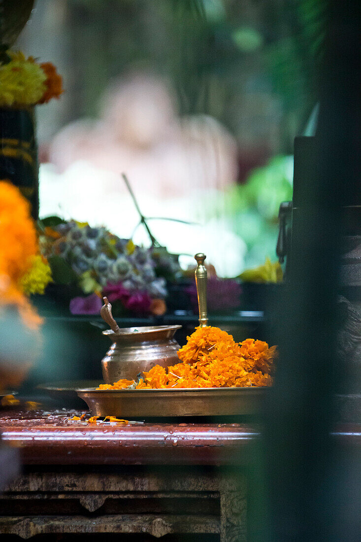 Opferaltar in einem Shiva-Tempel, Goa, Indien