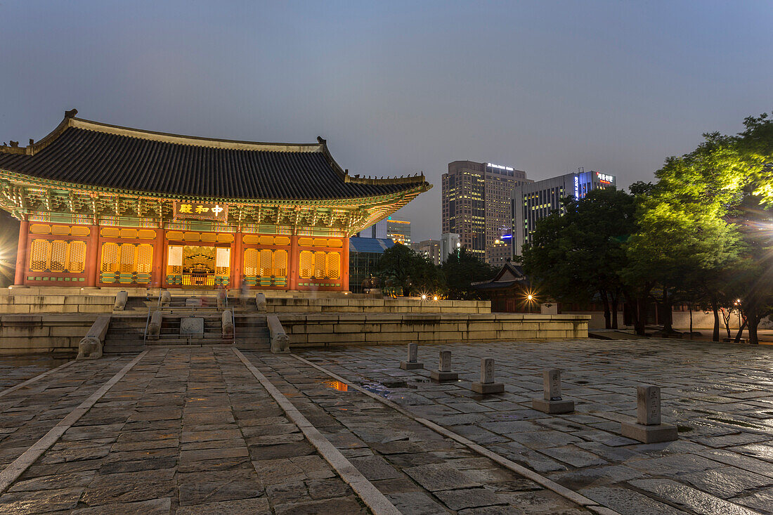 Junghwa-jeon Throne Hall, Deoksugung Palace, traditional Korean building, illuminated at dusk, Seoul, South Korea, Asia