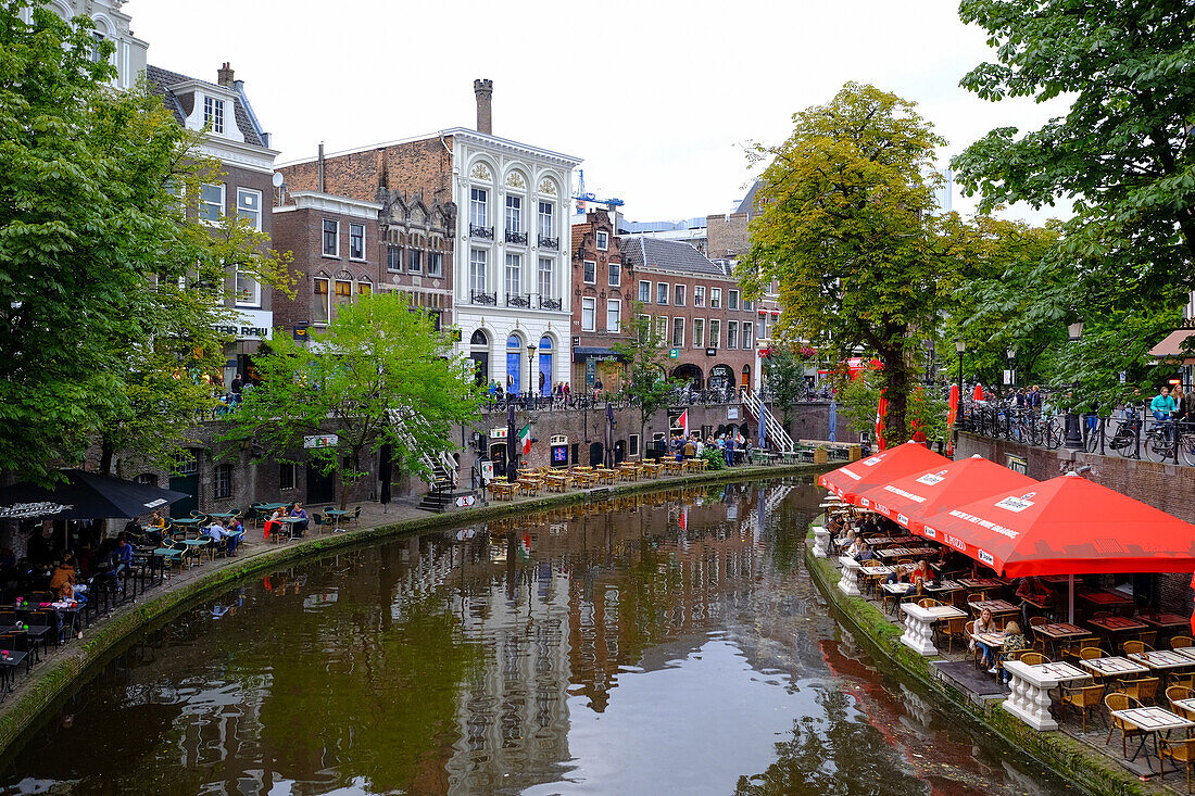 Pubs and cafe along the Oudergracht, the old canal, Utrecht, The Netherlands, Europe