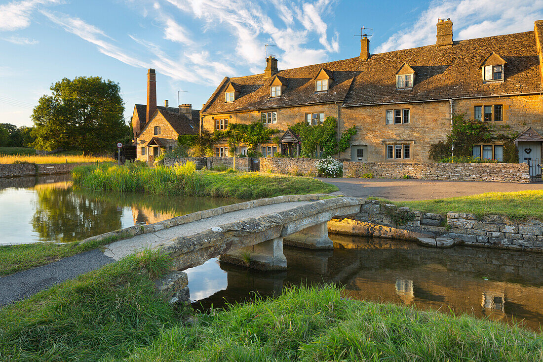 Stone bridge and cotswold cottages on River Eye, Lower Slaughter, Cotswolds, Gloucestershire, England, United Kingdom, Europe