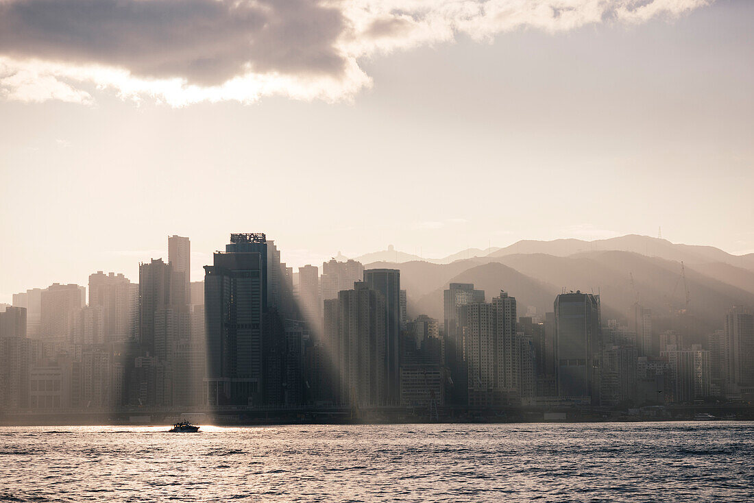 Dawn over Hong Kong Central skyline, Avenue of Stars, Tsim Sha Tsui Waterfront, Kowloon, Hong Kong, China, Asia