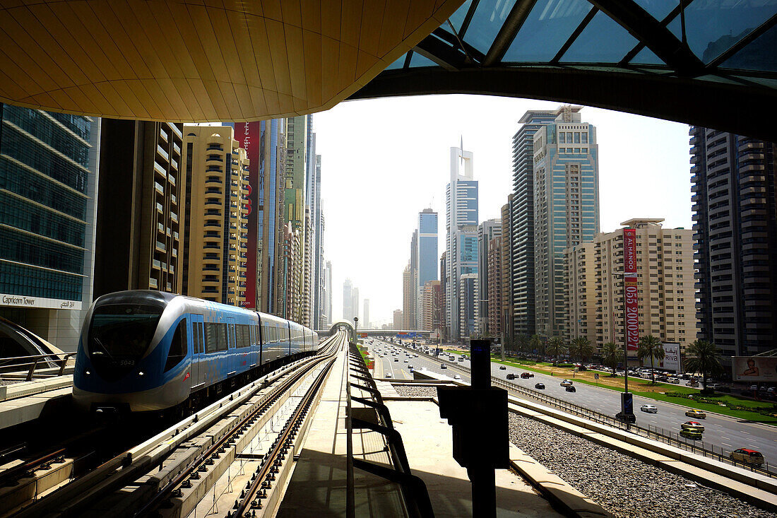 Metro Station, Bahnhof, Sheikh Zayed Road, Dubai, Vereinigte Arabische Emirate, VAE
