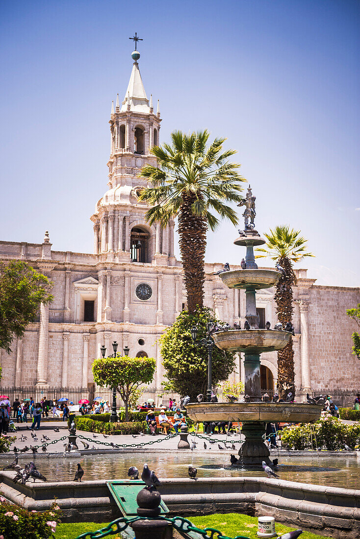 Plaza de Armas fountain and Basilica Cathedral of Arequipa, UNESCO World Heritage Site, Arequipa, Peru, South America
