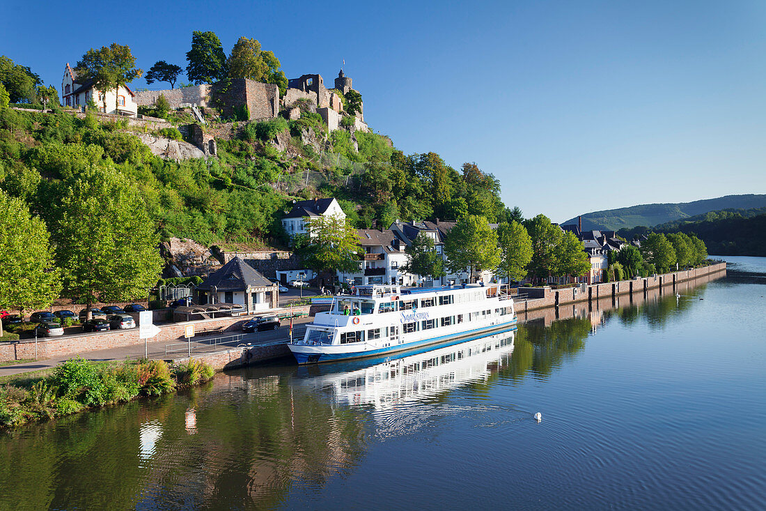 Excursion boat on Saar River, castle ruin, Saarburg, Rhineland-Palatinate, Germany, Europe
