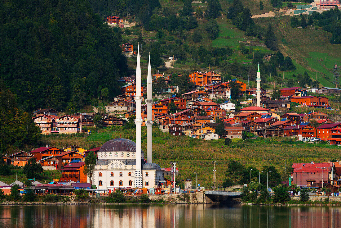 Lakeside mosque, Uzungol alpine resort, Black Sea Coast area, Trabzon Province, Anatolia, Turkey, Asia Minor, Eurasia