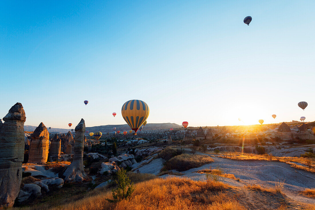 Balloon flight over Goreme, UNESCO World Heritage Site, Goreme, Cappadocia, Anatolia, Turkey, Asia Minor, Eurasia