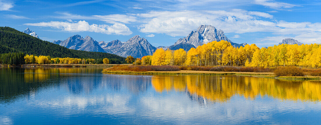 Mount Moran and the Teton Range from Oxbow Bend, Snake River, Grand Tetons National Park, Wyoming, United States of America, North America