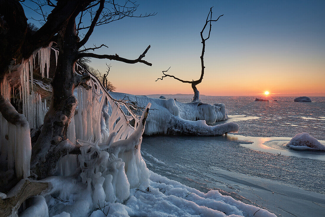 Icey coast at Ruegischen Bodden, near Lauterbach, Ruegen, Baltic Sea, Mecklenburg-Western Pomerania, Germany