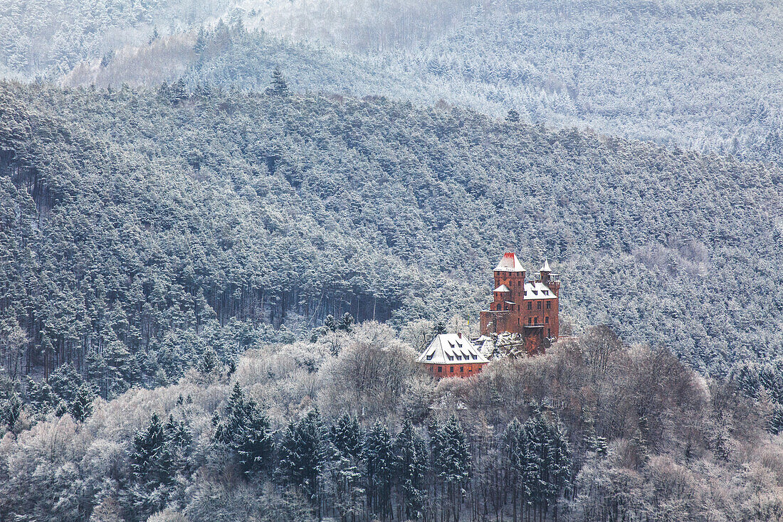 Die Burg Berwartstein im Schnee, Ausblick vom Schlüsselfels, Pfälzer Wald, Rheinland-Pfalz, Deutschland