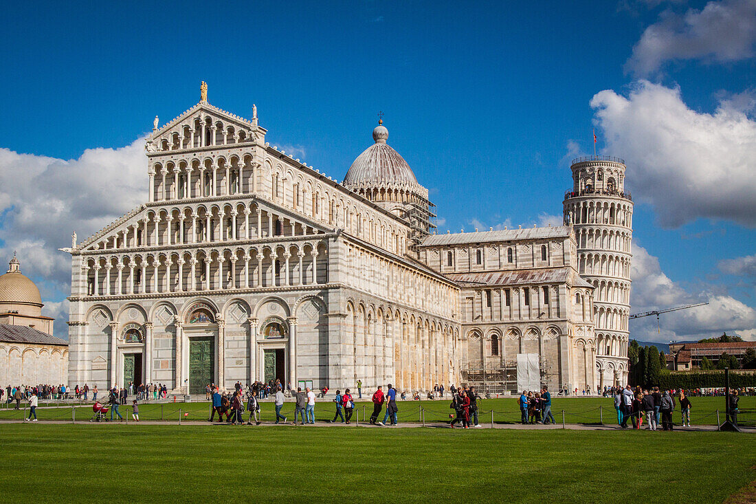 piazza del duomo et tour de pise, site inscrit sur la liste du patrimoine mondial de l'unesco, pise, toscane, italie, union europeenne