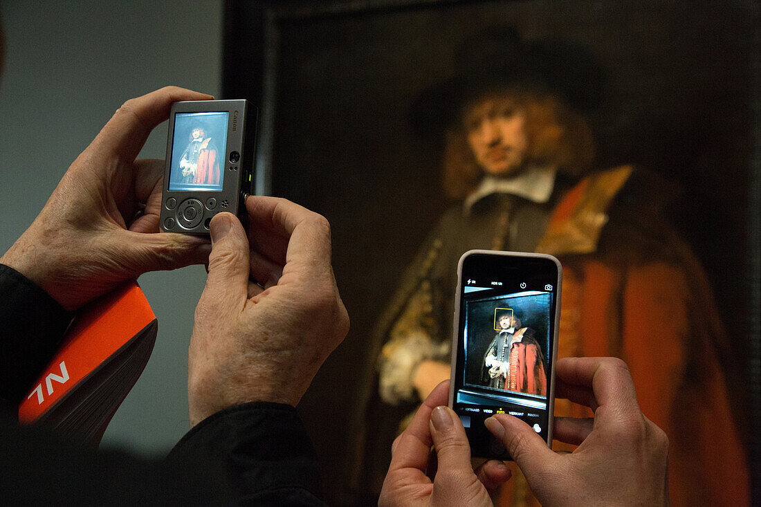 photo with camera and mobile phone in front of the portrait of jan six, visitor at the rembrandt exhibition, rijksmuseum, amsterdam, holland
