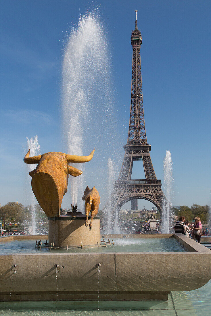 statue of the bull and the roe by paul jouve, fountains by the pond, trocadero garden in front of the eiffel tower, 16th arrondissement, paris (75), france