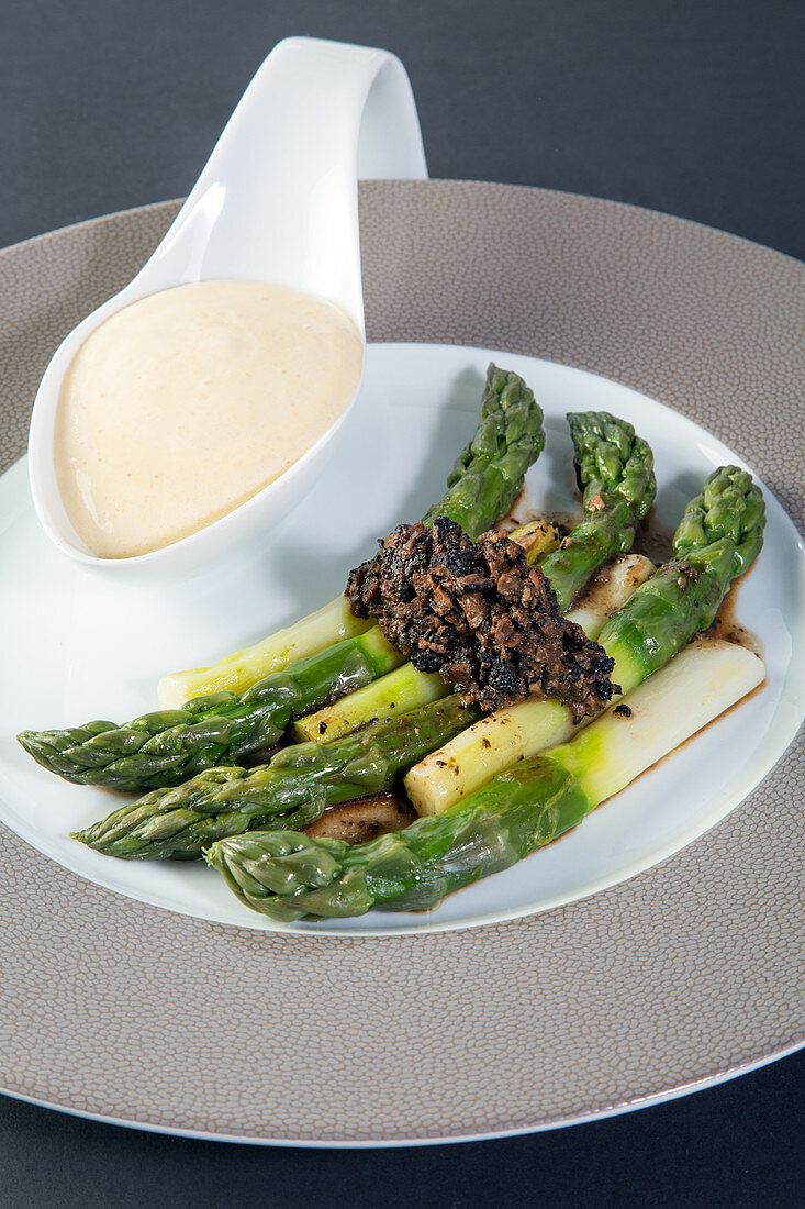 green asparagus, summer truffles, champagne espuma, recipe by laurent clement, cookbook of local dishes from the eure-et-loir (28), france