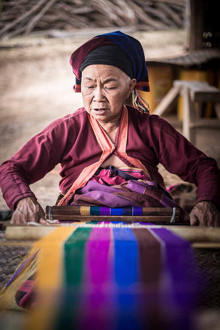 Palaung woman weaving, part of the Palau Hill Tribe near Hsipaw Township, Shan State, Myanmar Burma, Asia
