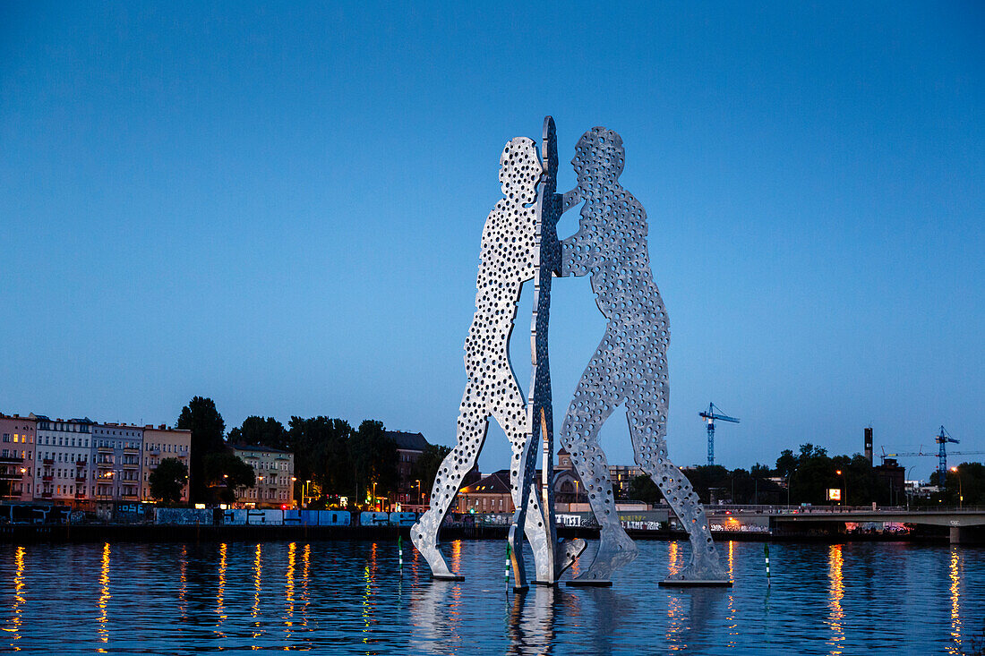 Molecule Man, 30 meter high sculptures of the American artist Jonathan Borofsky in the river Spree, Kreuzberg, Berlin, Germany, Europe