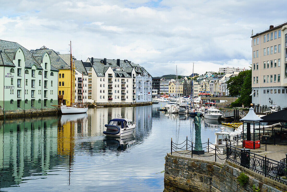 Alesund, noted for its Art Nouveau achitecture, Norway, Scandinavia, Europe