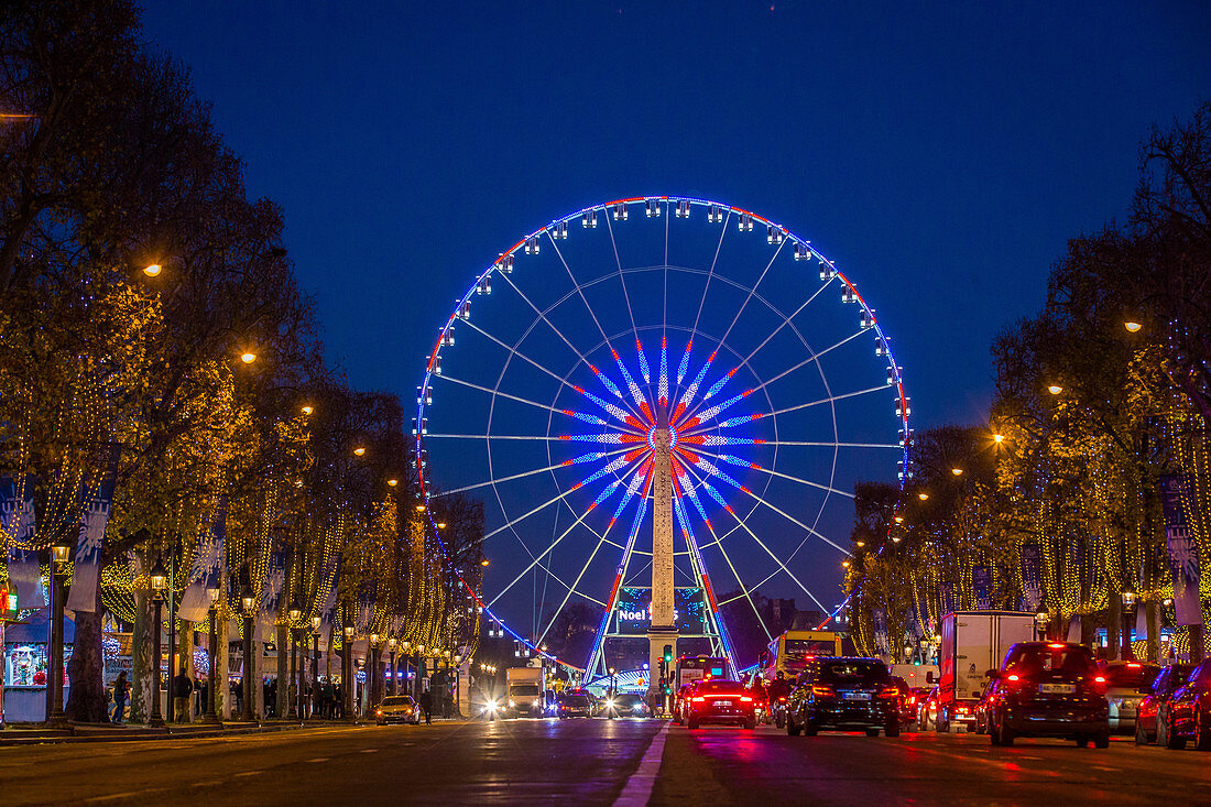 ferris wheel on the place de la concorde and christmas decorations, avenue des champs elysees, paris (75), france