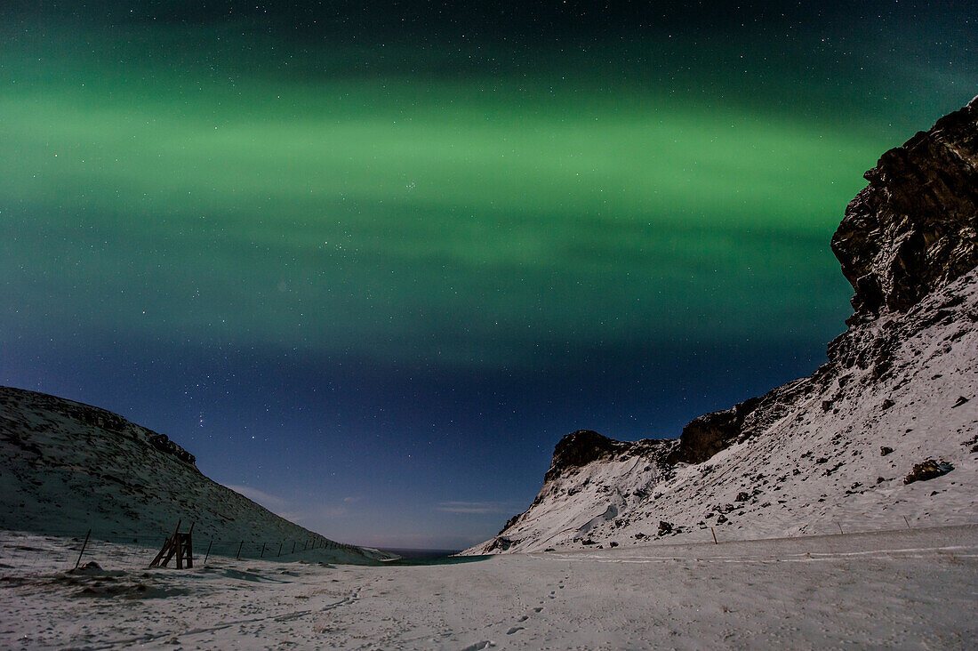 Polarlichter in der Nähe von Vik, Ringstraße, Berge, Island