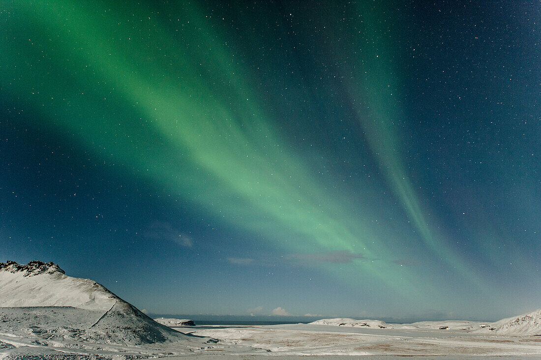 Polarlichter in der Nähe von Vik, Ringstraße, Berge, Island