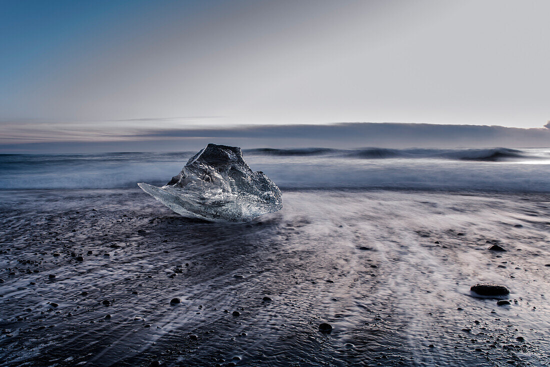 Jökulsarlon, Eisberge am Strand bei Sonnenaufgang, Eis, Kalt, Gletschersee, Vatnajökull Gletscher, Winter, Island