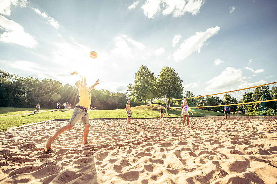 Beach Volleyball, Bucher Stausee, Rainau, bei Aalen, Ostalbkreis, Baden-Württemberg, Deutschland