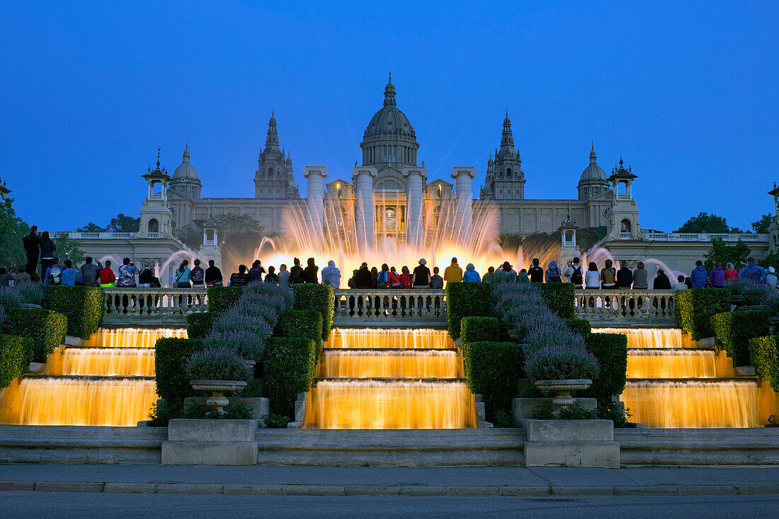 Fountains in front of the National Museum of Art, Plaza d'Espanya, Barcelona, Catalunya Catalonia Cataluna, Spain, Europe