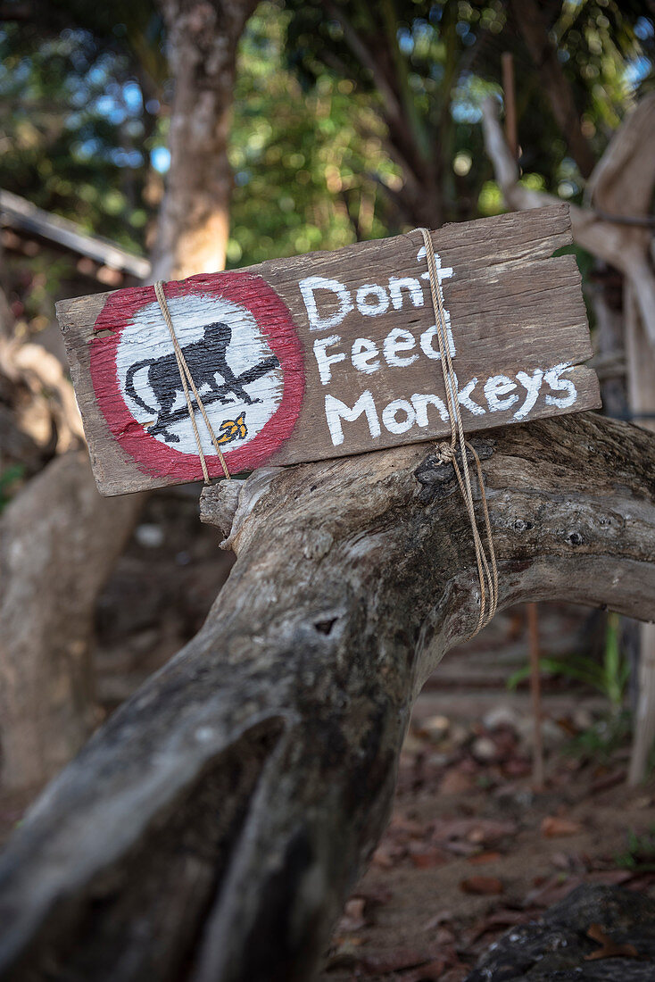 Sign pointing out not to feed monkeys, Buffalo Bay Ao Khao Kwai, Ko Phayam, Andaman coast, Thailand, Southeast Asia