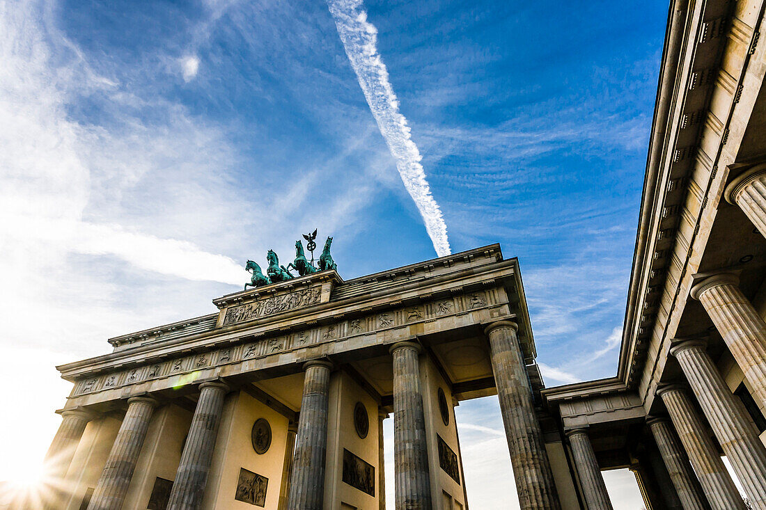 Brandenburger Tor im Gegenlicht, Berlin, Deutschland