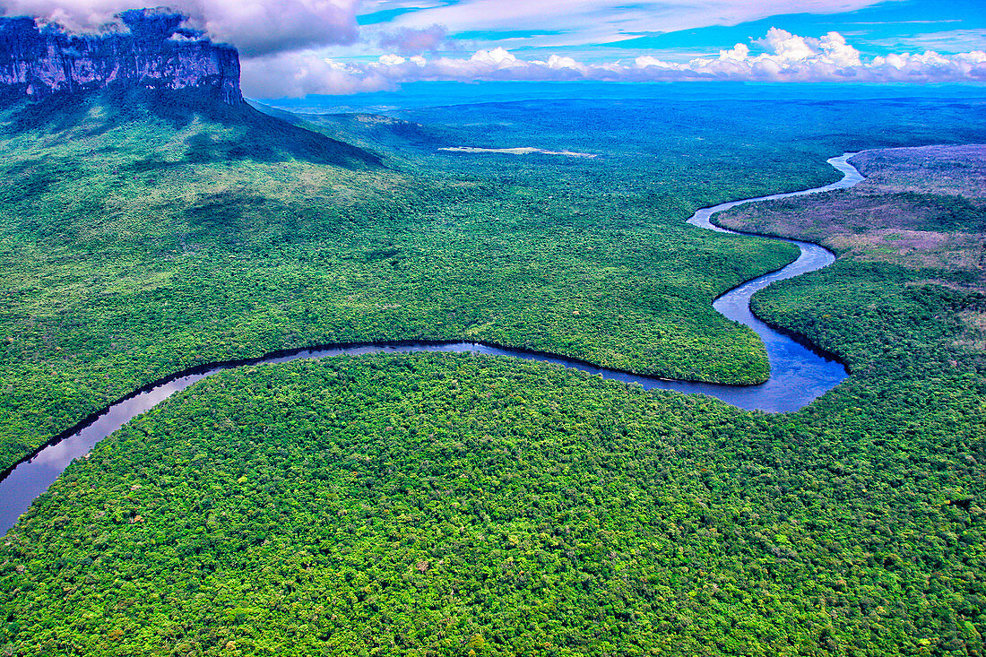 The Carrao River is located in Bolivar (Bolivar), Venezuela (South America) State. It is located at an altitude of 426 meters above sea level.  Carrao river is also known as Rio Carapo, Rio Carrao, River Carapo, Rio Carrao.  The Rio Carrao is a river That