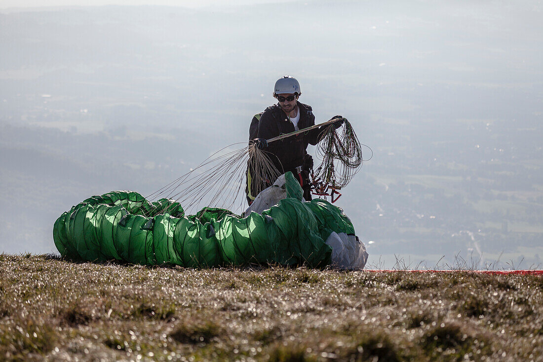 'The ''I Frate'' is a friendly meeting between paragliders on the heights of Mont Salève overlooking Lake Geneva and Geneva, Switzerland. A place known with dozens of paragliders that fly daily to a majestic flight over Switzerland.'