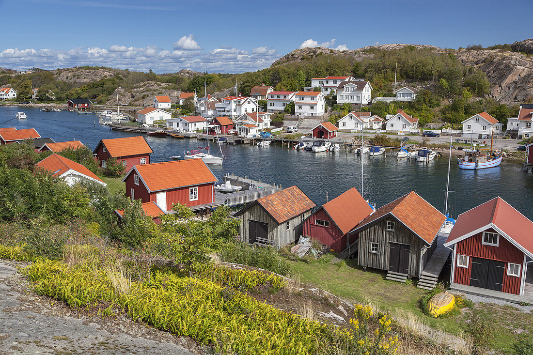 Schwedenhäuser am Kanal von Hamburgsund, Insel Hamburgö, Bohuslän, Västra Götalands Län, Südschweden, Schweden, Nordeuropa, Europa