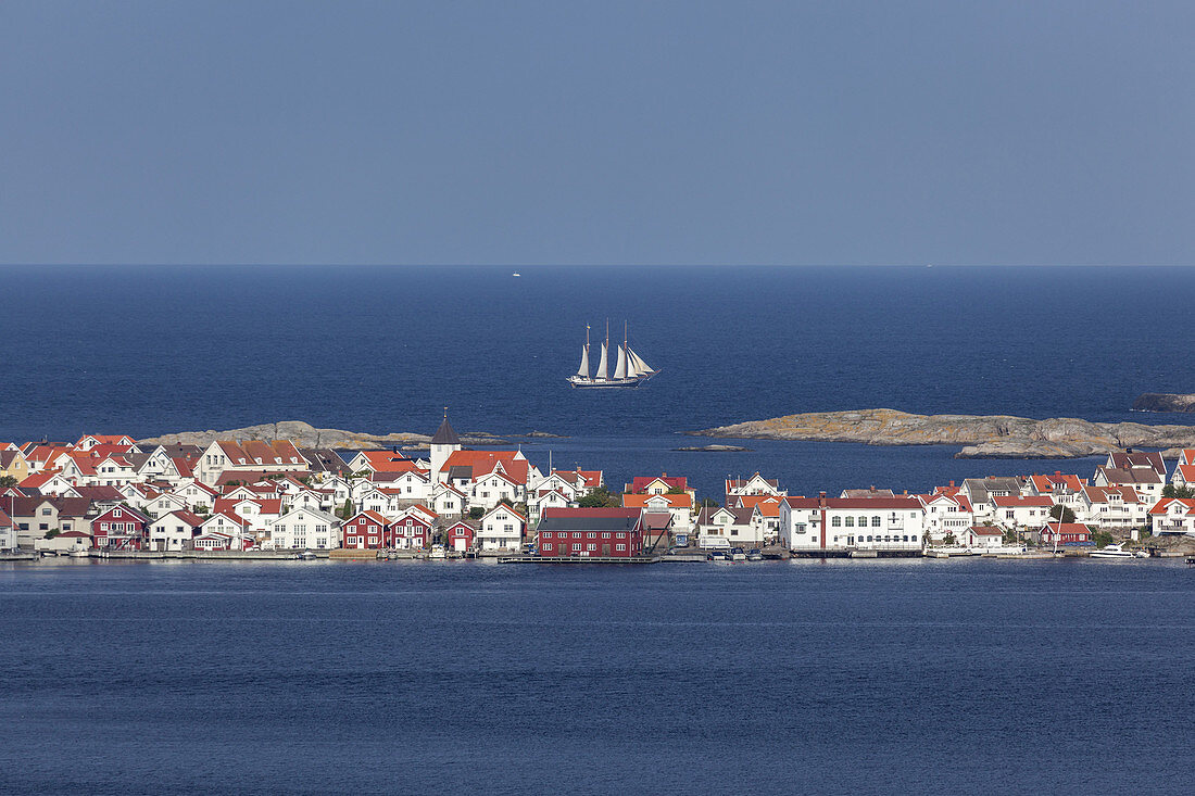 View from Rönnang on the island Tjörn over the North Sea to Klädesholmen, Bohuslän, Västergötland, Götaland, South Sweden, Sweden, Scandinavia, Northern Europe, Europe
