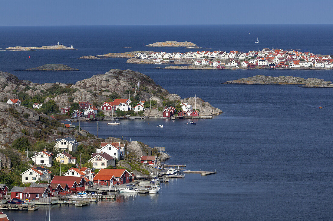 Blick von Rönnang auf der Insel Tjörn nach Klädesholmen, Bohuslän, Västra Götalands Län, Südschweden, Schweden, Nordeuropa, Europa