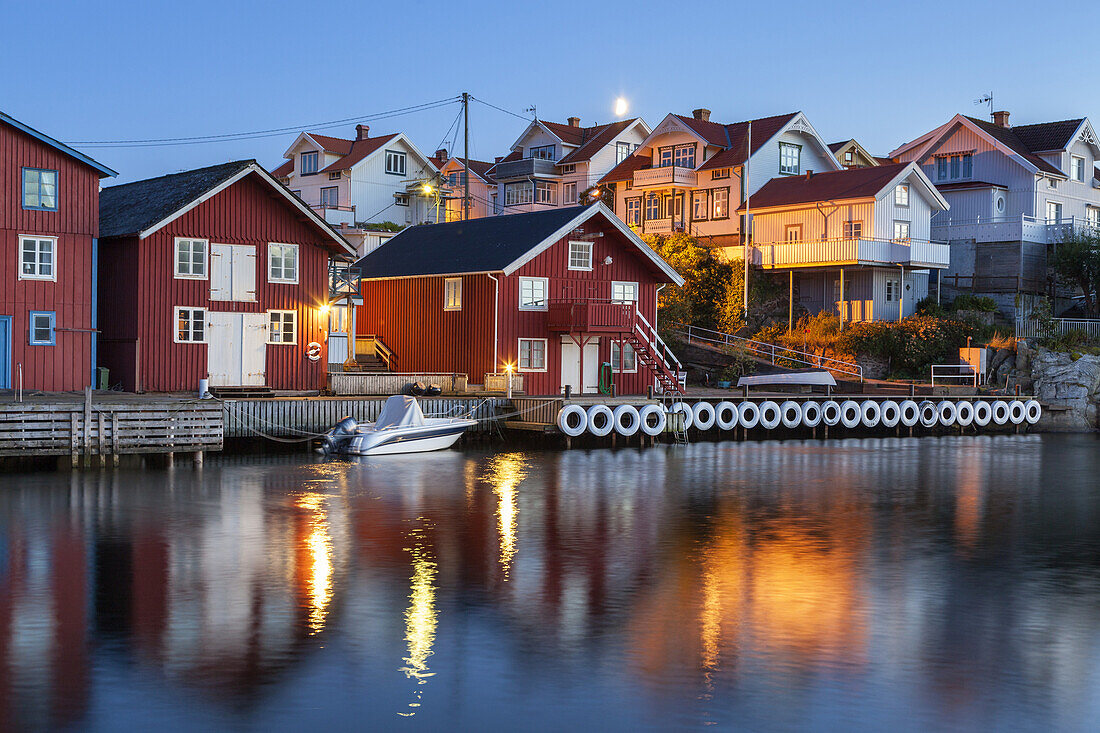 Swedish cottages by the sea in Klädesholmen, Island Tjörn, Bohuslän, Västergötland, Götaland, South Sweden, Sweden, Scandinavia, Northern Europe, Europe