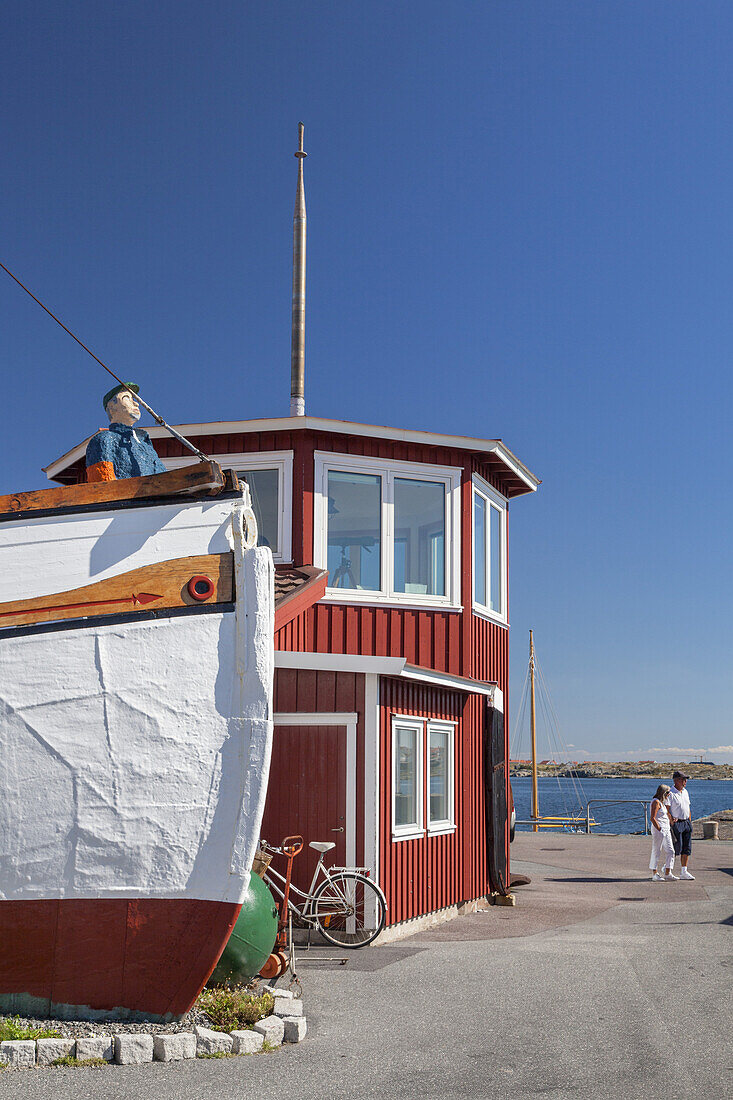 Sculpture in the harbour of Hönö Klava on the Island Hönö, Archipelago Göteborg, Bohuslän, Västergötland, Götaland, South Sweden, Sweden, Scandinavia, Northern Europe, Europe