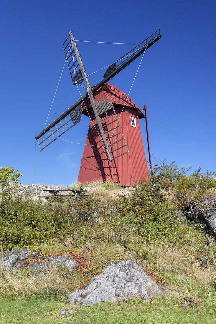 Red Windmill on the Island Hönö, Archipelago Göteborg, Bohuslän, Västergötland, Götaland, South Sweden, Sweden, Scandinavia, Northern Europe, Europe