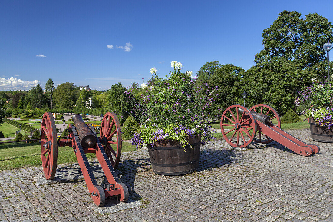Kanonen vor dem Schloss von Uppsala, Uppland, Uppsala län, Südschweden, Schweden, Skandinavien, Nordeuropa, Europa