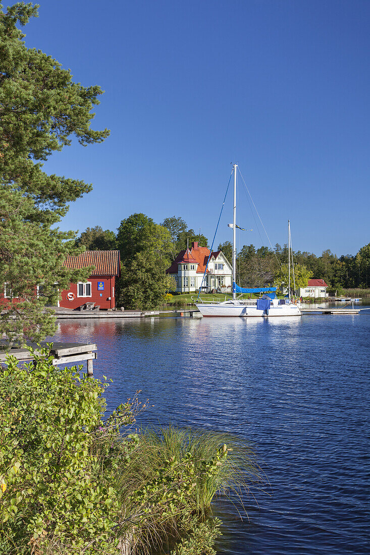Häuser am Göta-Kanal in Forsvik, Västergötland, Götaland, Västra Götalands län, Südschweden, Schweden, Skandinavien, Nordeuropa, Europa