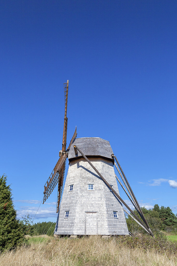 Windmill Riddargardskvarnen, Peninsula Kallandsö, Lake Vänern, Västergötland, Götaland, South Sweden, Sweden, Scandinavia, Northern Europe, Europe