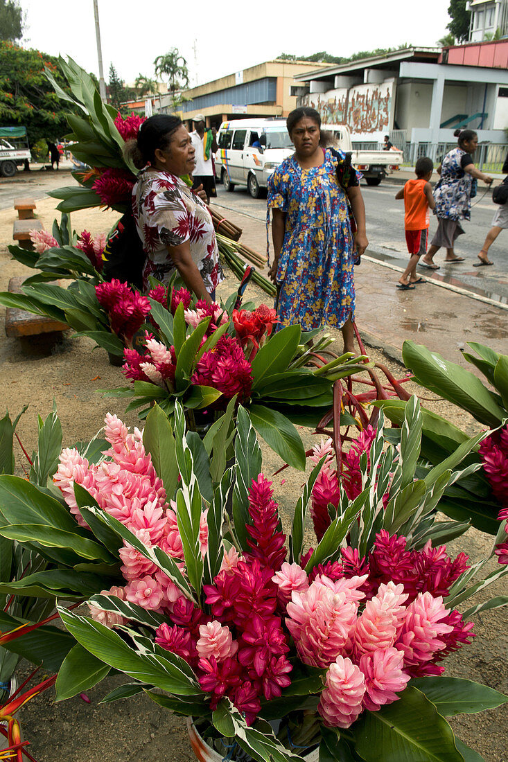 Tropische Blumenbouquets auf dem zentralen Mark in Port Vila